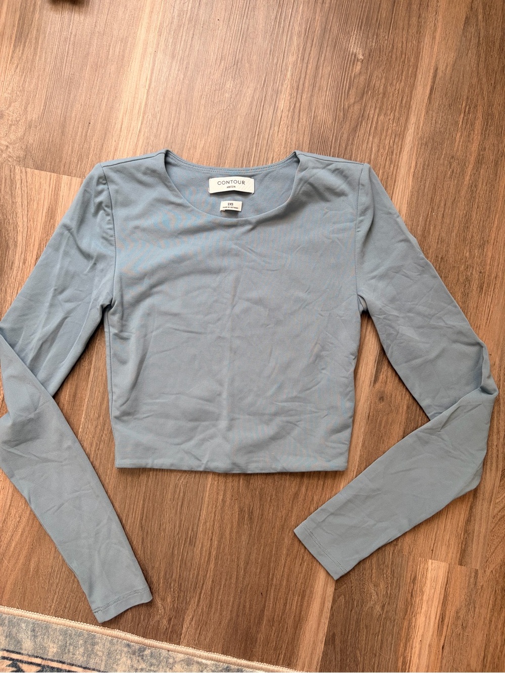 Aritzia Babaton Contour Women’s Long Sleeve Crop Top in Dusty Blue
